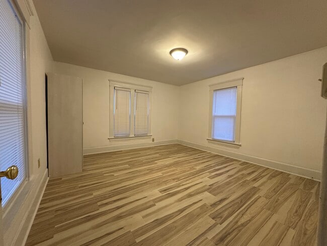 Photo - 35 Walker St