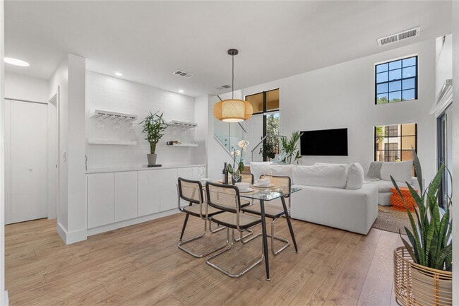 Photo - 376 Prestwick Cir