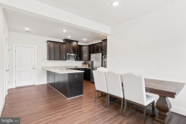 Photo - 44730 Tiverton Sq
