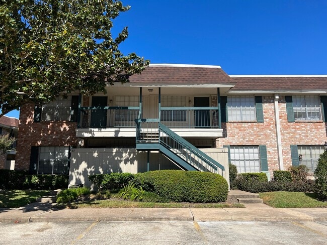 Building Photo - 845 Augusta Dr Unit 28 Rental
