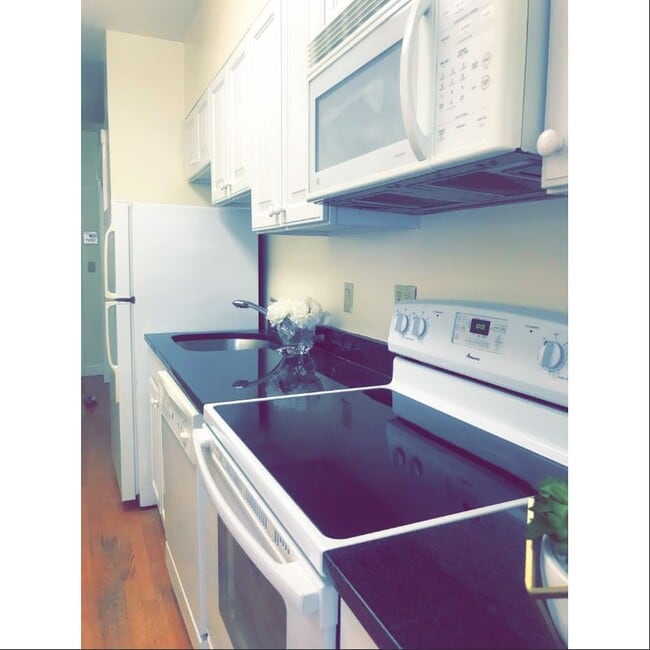 Photo - 90 Saint Botolph St