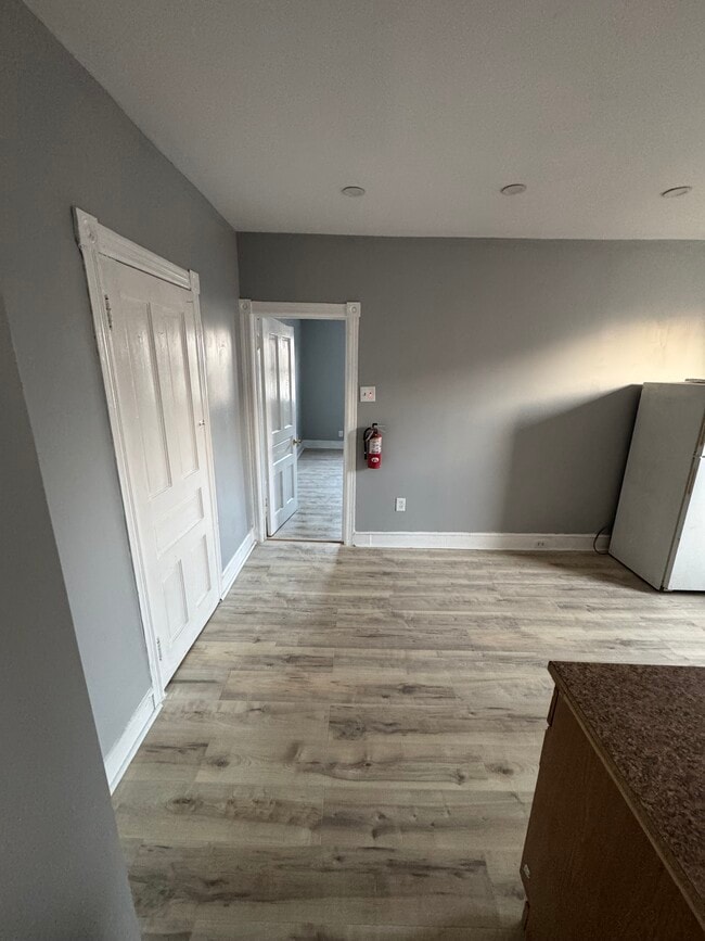 Building Photo - 129 S 5th St Unit 1 Bed 1 Bath Rear