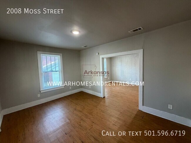 2008 Moss St
