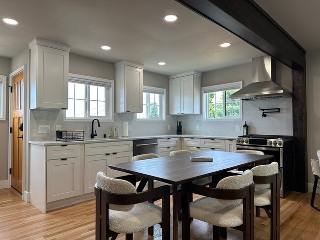 Photo - 5403 Beacon Ave S Unidad 5403 Beacon Ave S