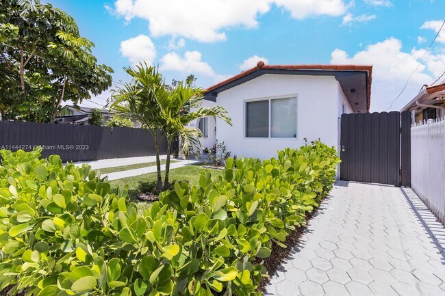 Photo - 2039 SW 60th Ct Unidad B