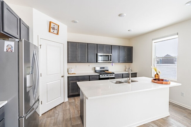 Photo - 2671 Seeley St