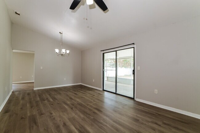 Photo - 518 Carlsbad Dr