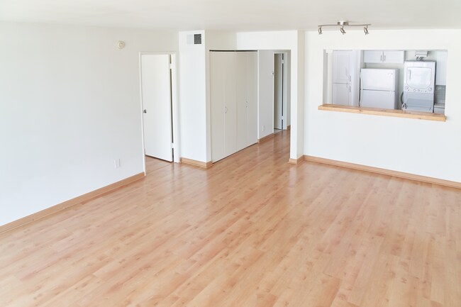 Photo - 10966 Rochester Ave Unit 6B