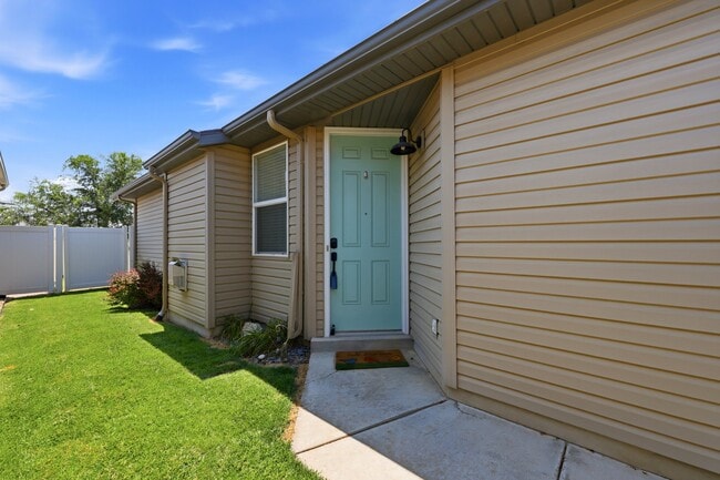 1113 W Haworth
