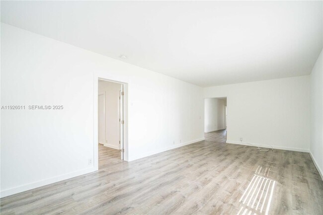 Photo - 1750 S Treasure Dr Unidad 1