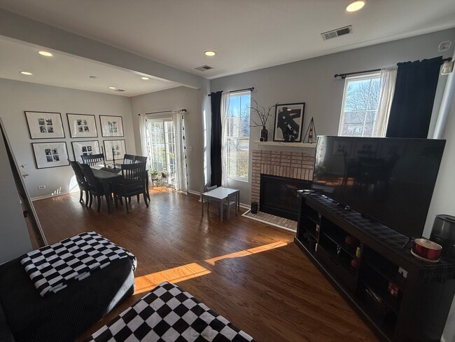 Photo - 610 Lakeridge Ct