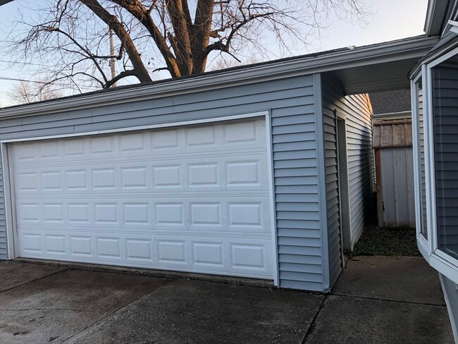 Garage - 518 S Chestnut St