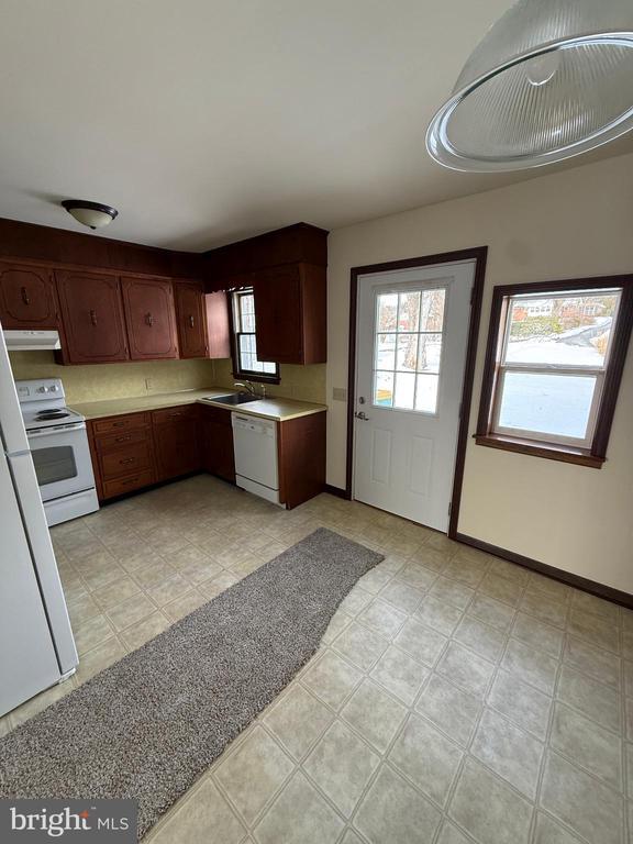 Photo - 228 W 8th St