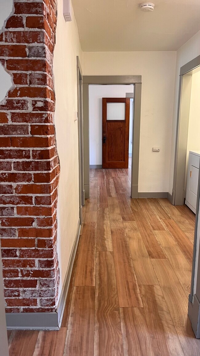 Photo - 7204 Elmwood Ave Unit Apt 2