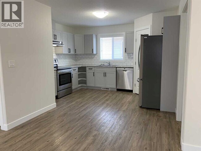 Photo - 9606-9113 113 Ave