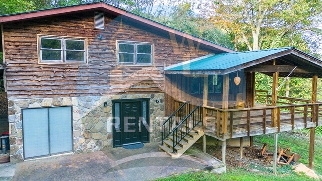 Building Photo - Beautifully remodeled 4 bedroom 2 bath hom...