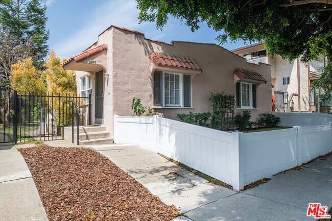 Building Photo - 1852 9th St Rental