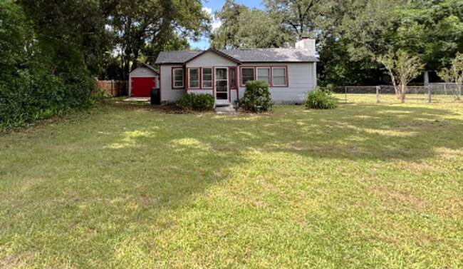 3 Bed 2 Bath Home w/ Hardwood Floors and L... - 3 Bed 2 Bath Home w/ Hardwood Floors and L...