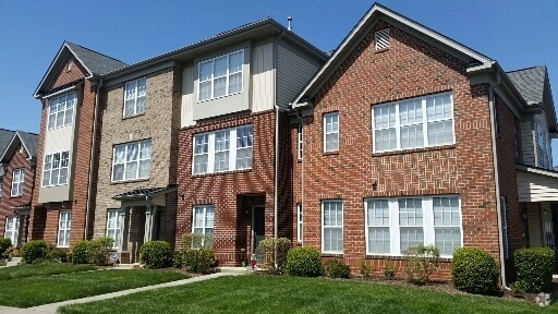 Building Photo - Darling 2br/3.5 townhome in Brier Creek! O...