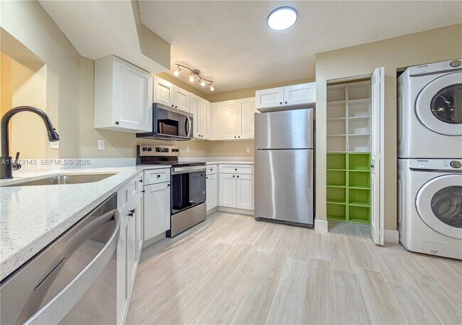 Photo - 929 Hamilton Dr Unit 929E