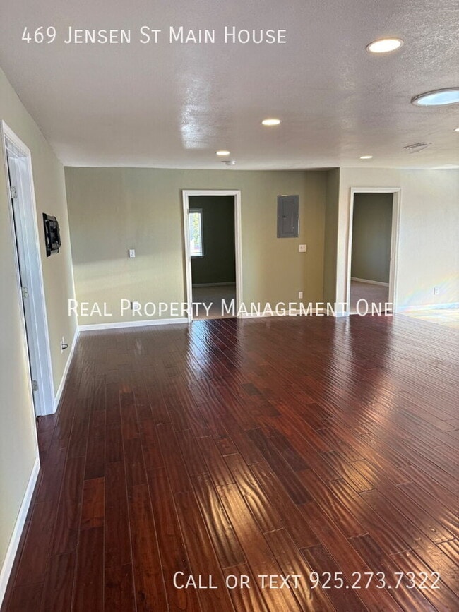 Photo - 469 Jensen St