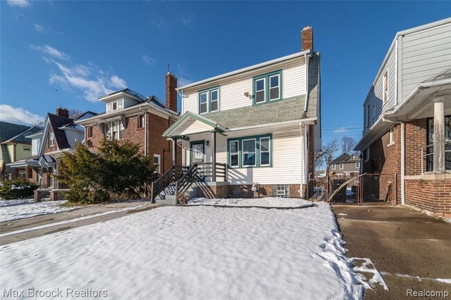 Photo - 3266 Collingwood St