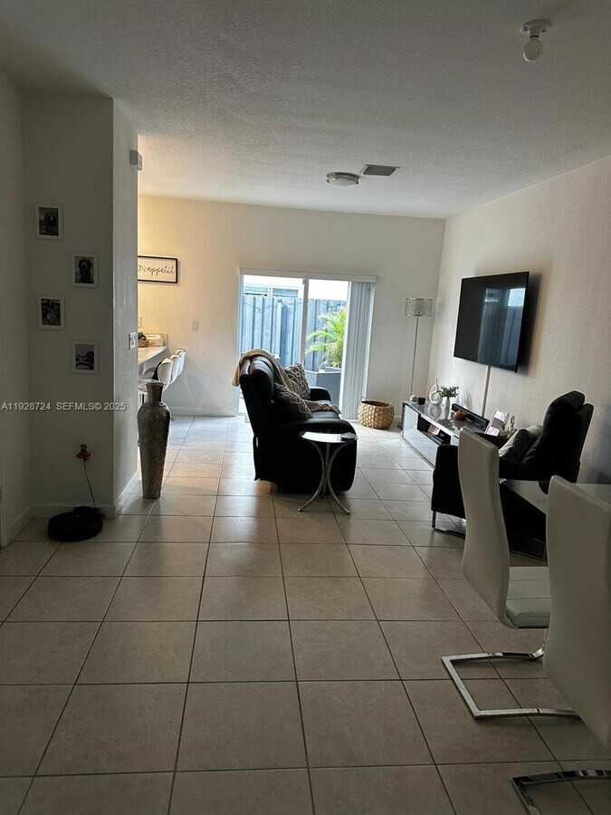 Photo - 2689 SE 13th St