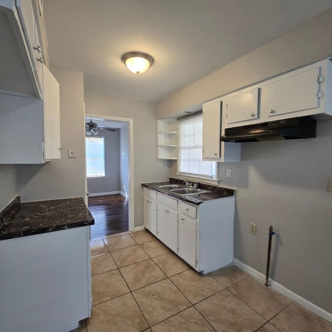 Photo - 344 E Shelby Dr