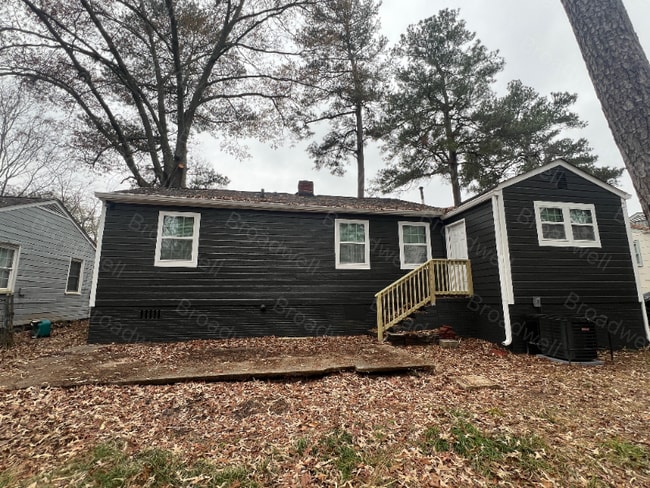 Photo - 1860 Broadwell St SW