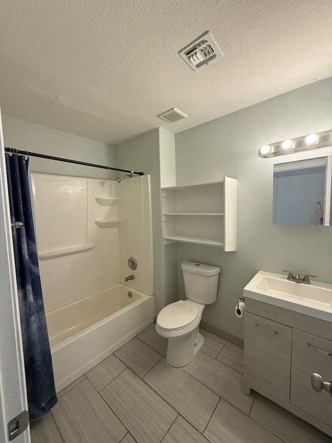 Photo - 2014 Gates Ave Unit 2014G-B