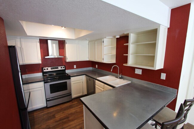 Photo - Short-Term Furnished Rental with Mountain Views | $500 Move-In Special Unit #22