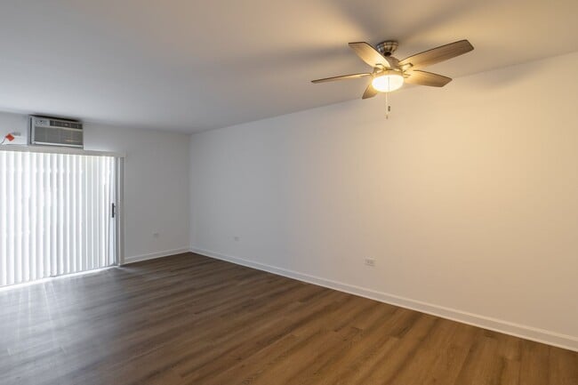 Photo - Elmhurst Deluxe One Bedroom Apartment Unit 150-12B
