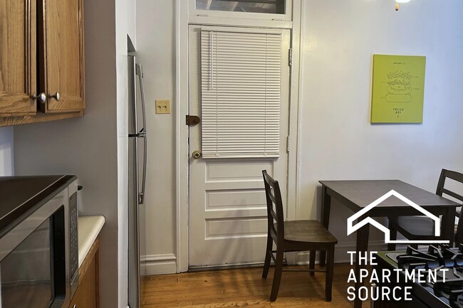 Photo - 1913 W Larchmont Ave Unit 2A