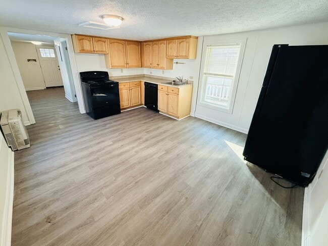 Building Photo - 53 Pike St Unit 2