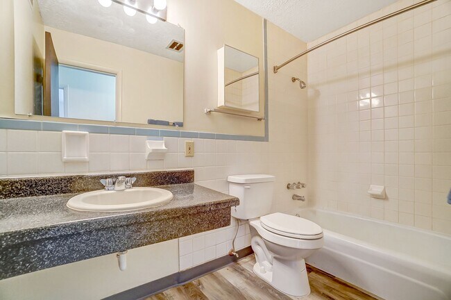 Photo - 540 - KARL PLAZA