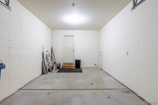 Photo - 319 King Peterson Rd