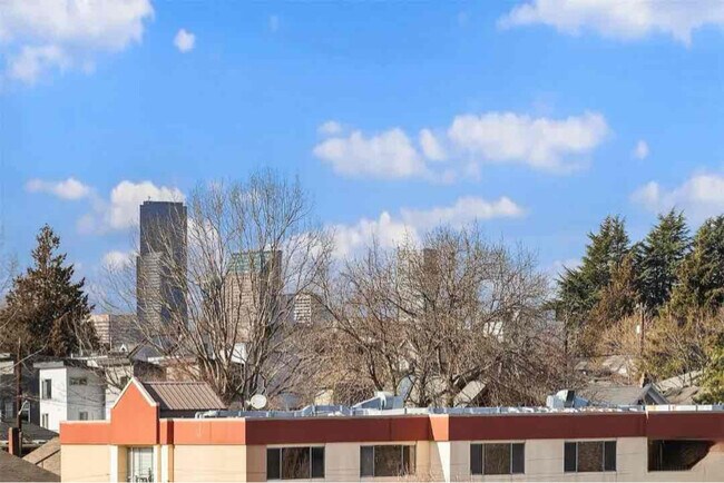 Photo - 913 28th Ave S