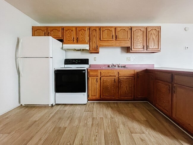 Building Photo - 114 E 8th St Unit Apt 3