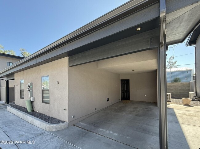 Building Photo - 720 N Walnut St Unit 15