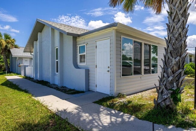 Building Photo - 16595 Davis Rd Rental