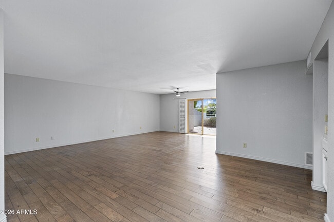 8185 E Del Caverna Dr