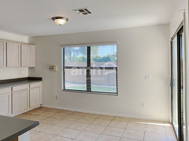 Photo - 2832 E Augusta Ave