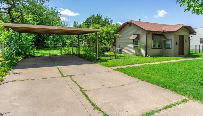 Photo - 220 NE 3rd St