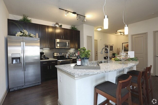 Building Photo - Chic Comfort, Perfect Location Unit PSC2