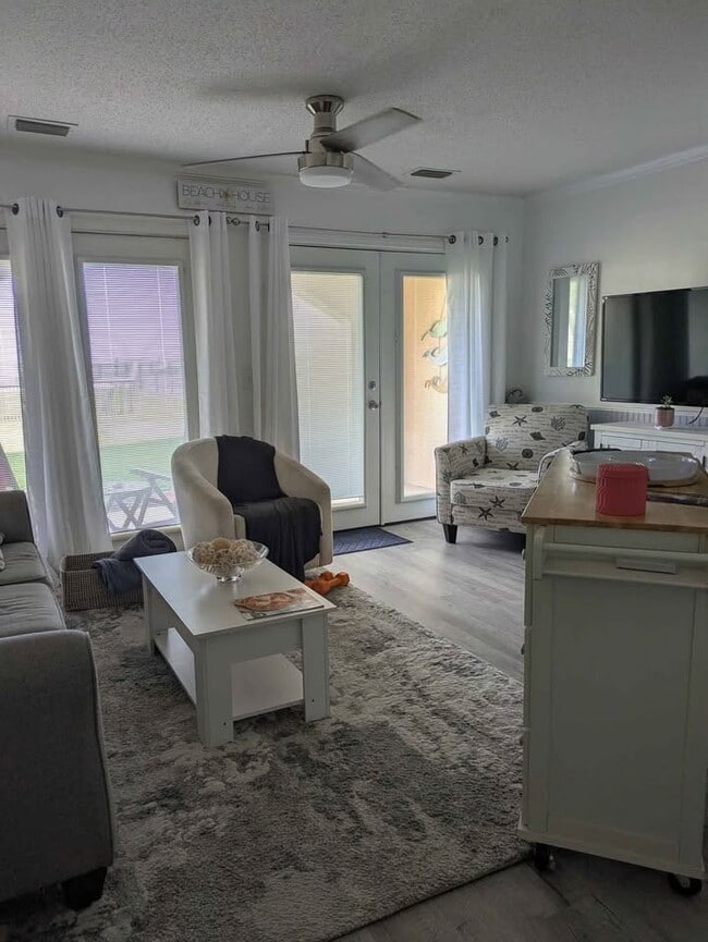 Building Photo - 8253 Navarre Pky Unit D104