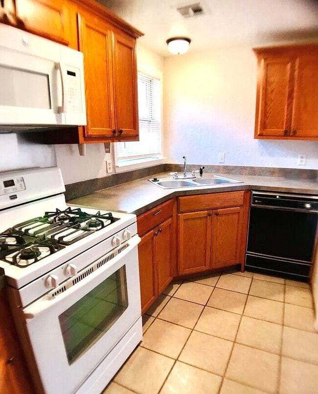 Photo - 2 bed 1 bath plus BONUS ROOM in Del City