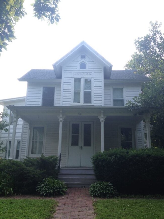 1 bedroom, l bath apt. in historic dist. - 908 E Washington St Rental