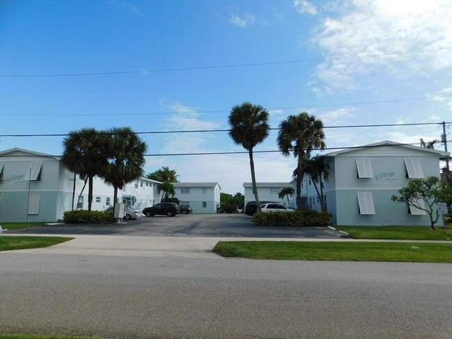 Building Photo - 741 Hummingbird Way Unit 8 Rental