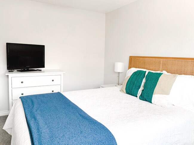 Photo - 3080 Lincoln St