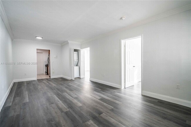 Photo - 7925 Hawthorne Ave Unit 4